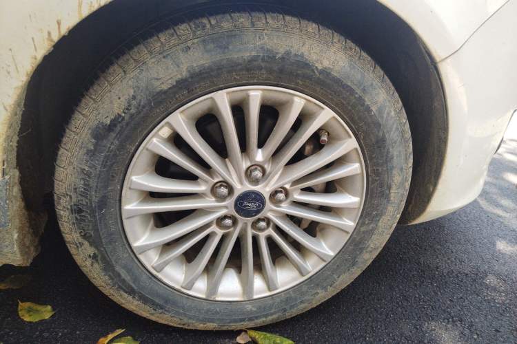 Used Ford Escort 2015 1.5L Manual Comfort Model
