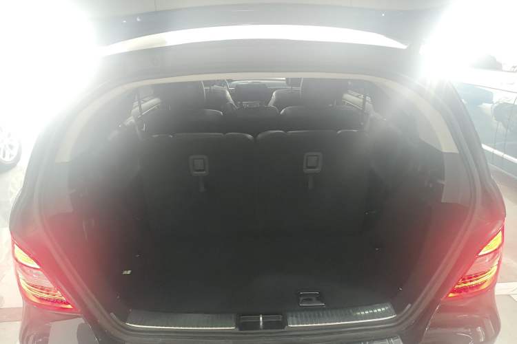 Used Mercedes-Benz R-Class 2017 R 320 4MATIC Business Edition Prestige Model
