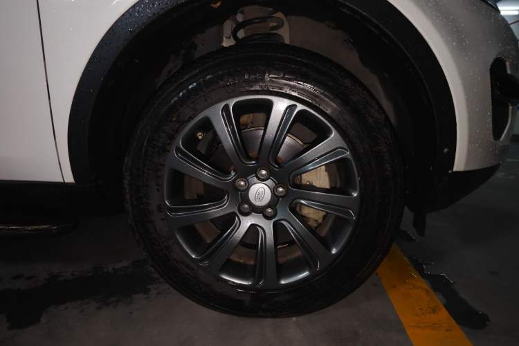 Used Land Rover Discovery Sport 2019 240 PS SE Version China V Standard Right Front Wheel Hub