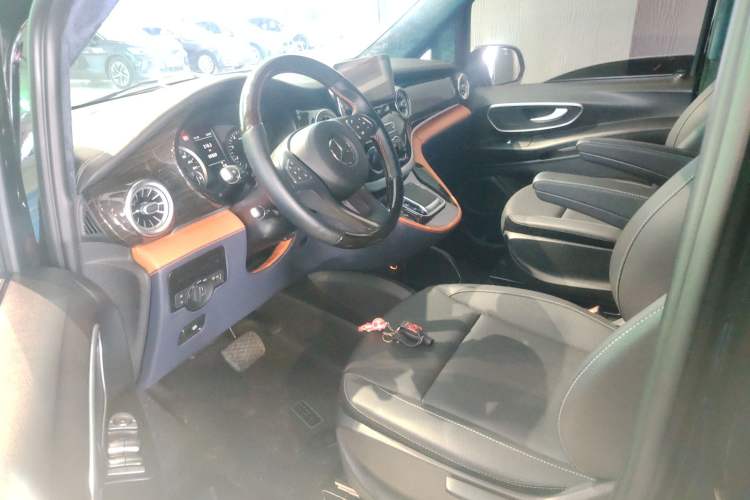 Used Mercedes-Benz Vito 2020 2.0T Elite Version 7 Seats Left Front Seat