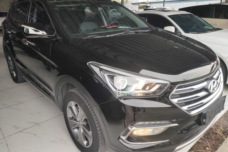 Used Hyundai Santa Fe 2017 2.0T Automatic All-Wheel Drive Smart 7-Seater