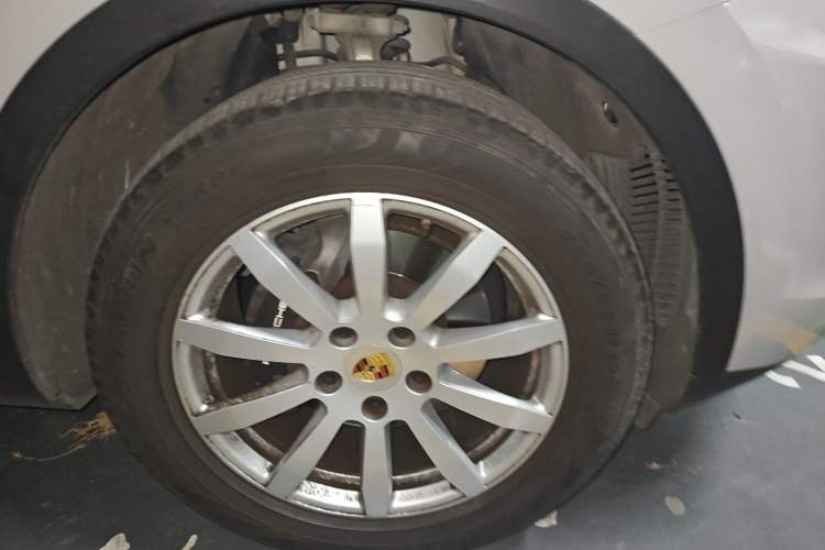 Used Porsche Cayenne 2018 Cayenne 3.0T Right Front Wheel Hub