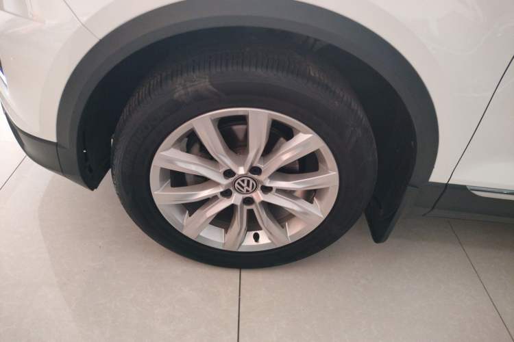 Used Volkswagen T-ROC 2019 230TSI DSG Two-Wheel-Drive Advanced Version China VI Standard
