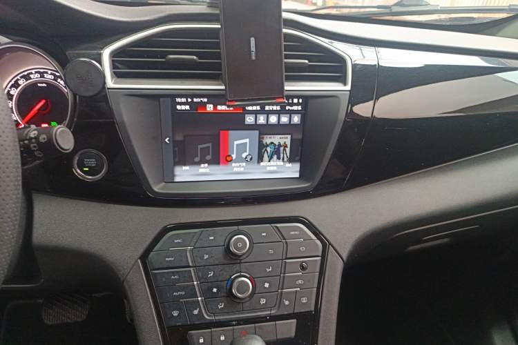 Used MG GS 2015 1.5TGI TST Luxury Edition Audio And AC Panel