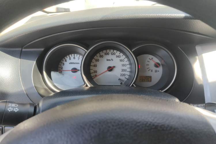 Used Nissan Livina 2010 Jingrui Edition 1.6L Manual Standard Model Instrument Cluster