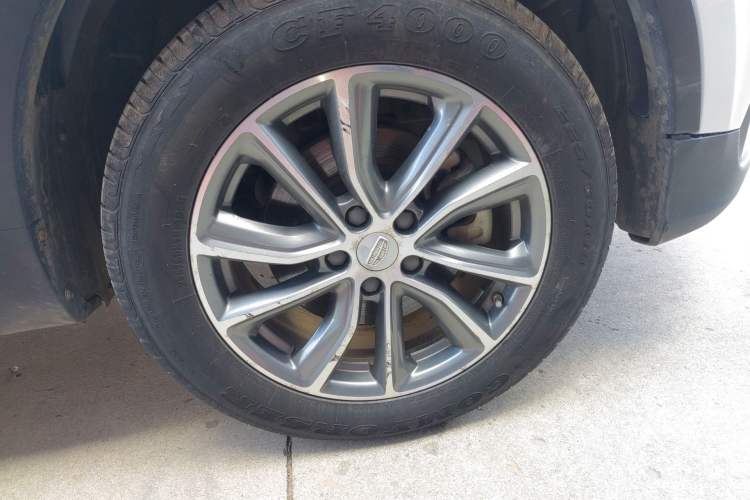 Used Geely Auto Emgrand X7 Sport 2018 1.8TD Automatic Two-Wheel Drive Smart Connect 4G Internet Edition Right Front Wheel Hub