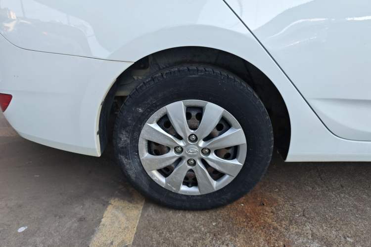 Used Hyundai Verna (older generation) 2014 1.4L Manual Smart GLS Trim