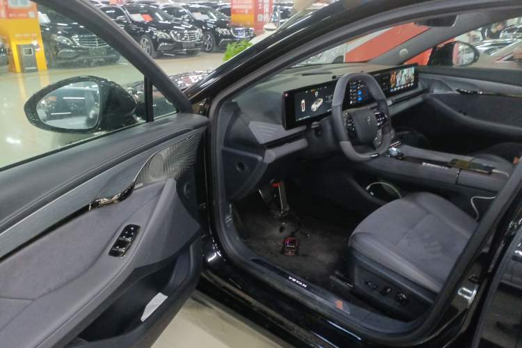 Used VOYAH PASSION 2024 PHEV Four-Wheel Drive Ultra-Long Range Flagship Model
