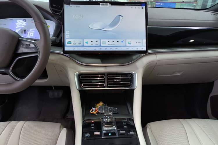 Used BYD Song PLUS New Energy 2025 EV Intelligent Driving Version 520km Premium Model Audio And AC Panel