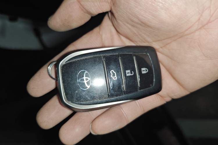 Used Toyota Highlander 2018 2.0T Four-Wheel Drive Prestige Version 7 Seats China V Emission Standard