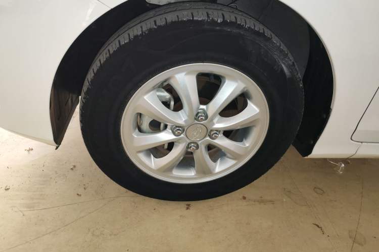 Used Hyundai Verna (older generation) 2020 1.4L Manual GL Refreshed Edition Left Front Wheel Hub