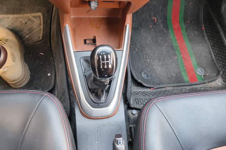 Used Geely Auto Diamond 2016 1.5L Manual Elite Edition Gear Lever