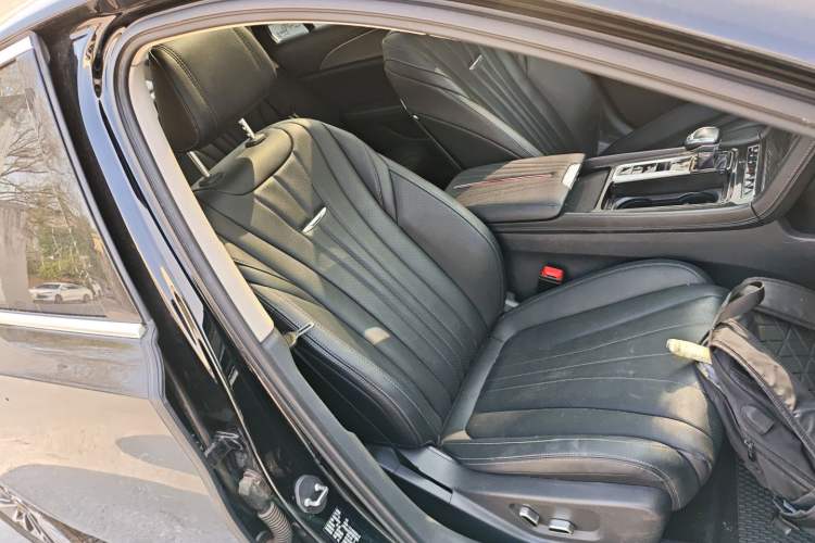 Used Hongqi H5 2024 1.5T DCT Smart Connect Flagship Edition Right Front Seat