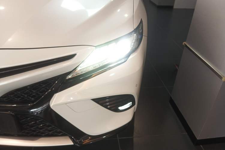 Used Toyota Camry 2019 2.5S FENGSHANG Version China VI Standard Left Front Headlight