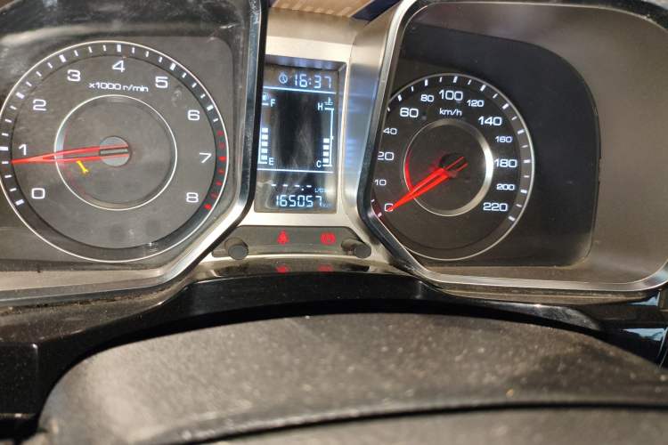 Used Zotye Domy X5 2015 1.5T Manual Luxury Model China V Standard Odometer Close Up