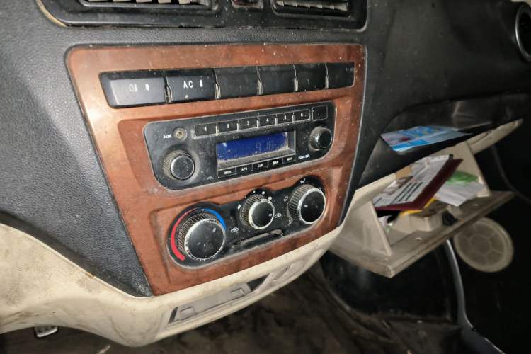 Used CHANGAN KAICHENG Ruixing M80 2014 1.5L Standard Version 4G15S
