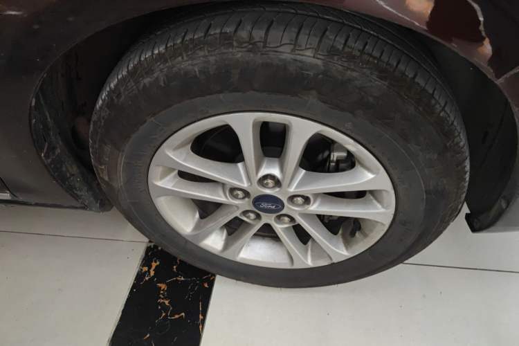 Used Ford Escort 2019 1.5L Automatic ZhiXiang Model Right Front Wheel Hub
