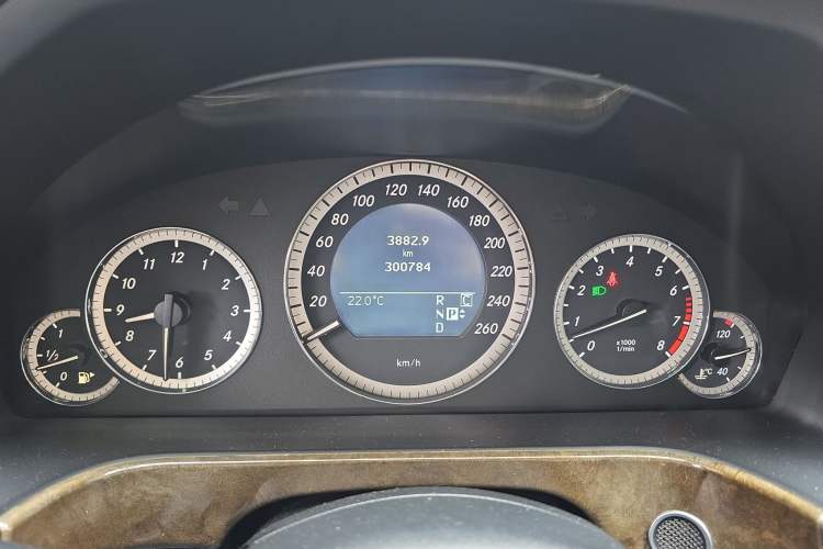 Used Mercedes-Benz E-Class 2009 E 300 Elegant Model
