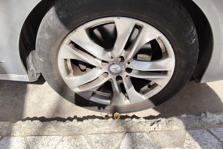 Used Mercedes-Benz E-Class 2010 E 300 L Fashion Model