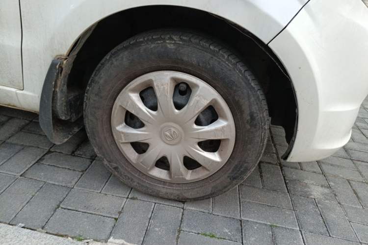 Used BAIC Weiwang M20 2014 1.5L practical type BJ415A Right Front Wheel Hub