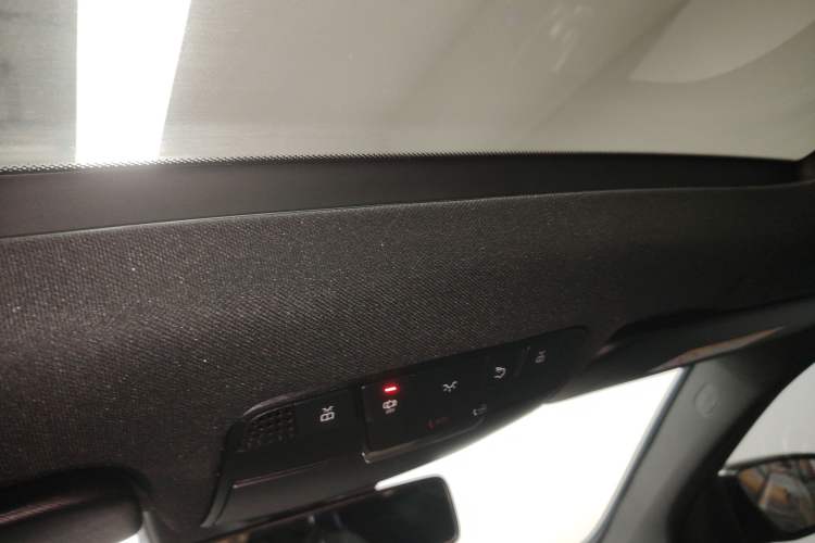 Used Mercedes-Benz GLC 2020 Facelift GLC 300 L 4MATIC Dynamic Edition Headliner