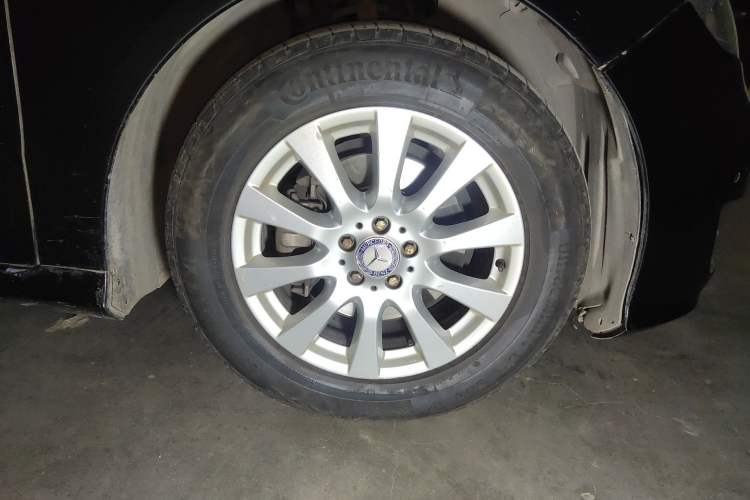 Used Mercedes-Benz R-Class 2010 R 350 L 4MATIC Right Front Wheel Hub