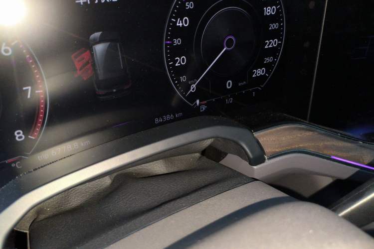 Used Volkswagen Touareg 2022 2.0 TSI RuiShang Edition Odometer Close Up