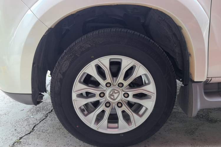 Used JMC Yusheng S350 2016 2.0T Automatic Two-Wheel Drive Gasoline Luxury Edition 5 Seats Left Front Wheel Hub