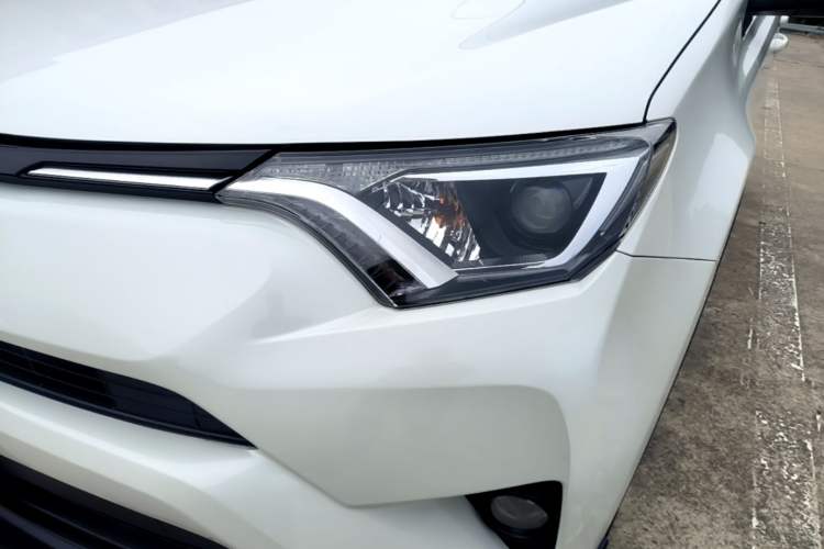 Used Toyota RAV4 2019 2.0L CVT Two-Wheel Drive Pioneer Edition China V Standard
