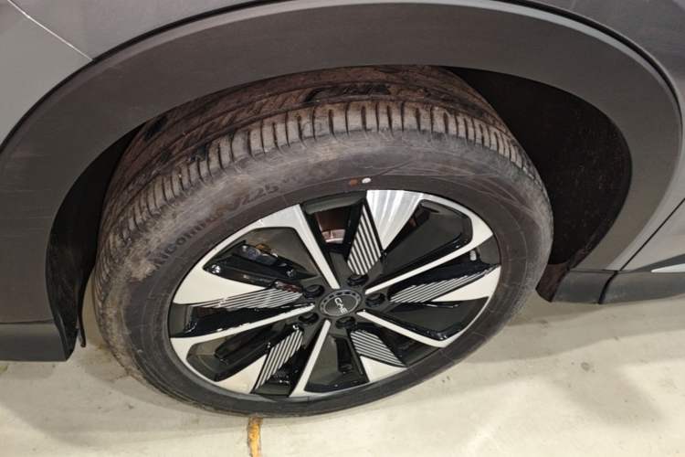 Used BYD Song PLUS New Energy 2025 EV Intelligent Driving Version 520km Premium Model Left Front Wheel Hub