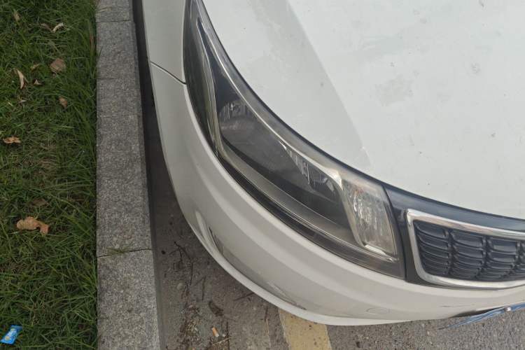 Used Kia K2 2012 Hatchback 1.6L AT Premium Right Front Headlight