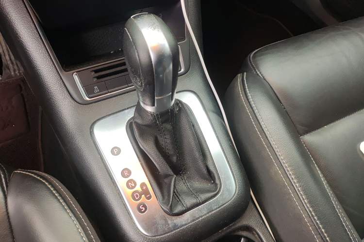 Used Volkswagen Tiguan 2016 300TSI Automatic Two-Wheel Drive Comfort Edition Gear Lever