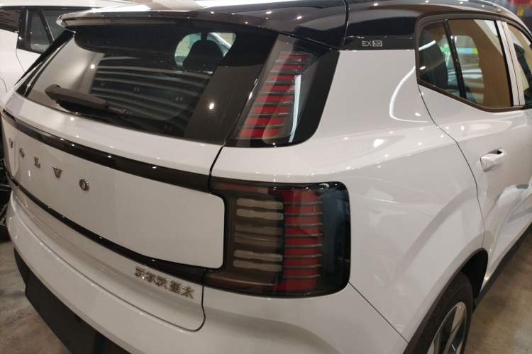 Used Volvo EX30 2025 Rear-Drive Long-Range Version Ultra