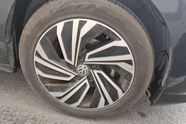 Used Volkswagen Sagitar 2021 280TSI DSG Excellence Edition Right Front Wheel Hub