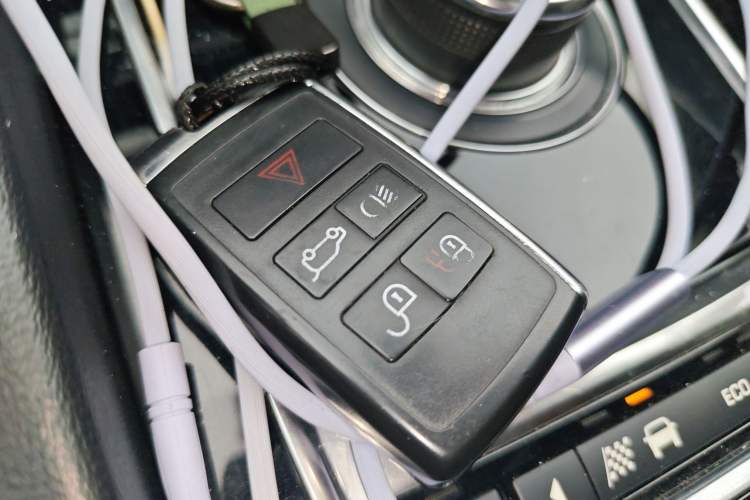 Used Jaguar F-PACE 2019 2.0T Four-Wheel Drive Urban Luxury Edition Vehicle Key