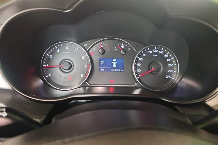 Used Kia Carens 2013 2.0L 7-Seater Automatic Standard Version China IV Standard Instrument Cluster