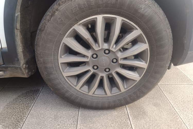 Used Haval H6 2015 Sport Edition 1.5T Automatic Two-Wheel Drive Luxury Model Right Front Wheel Hub