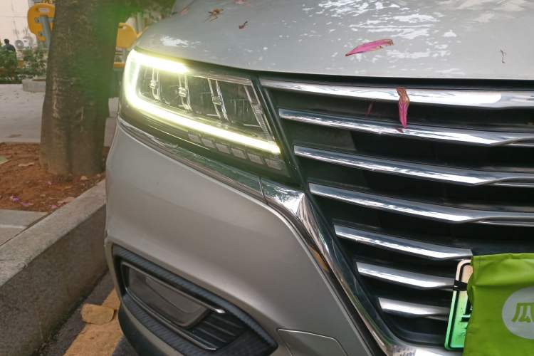 Used Roewe RX5 New Energy 2017 eRX5 50T Hybrid Connected Prestige Flagship Edition Right Front Headlight