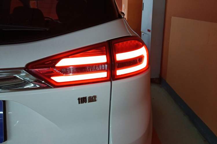 Used Geely Auto Emgrand X7 Sport 2016 1.8TD Automatic Smart Connectivity Version
