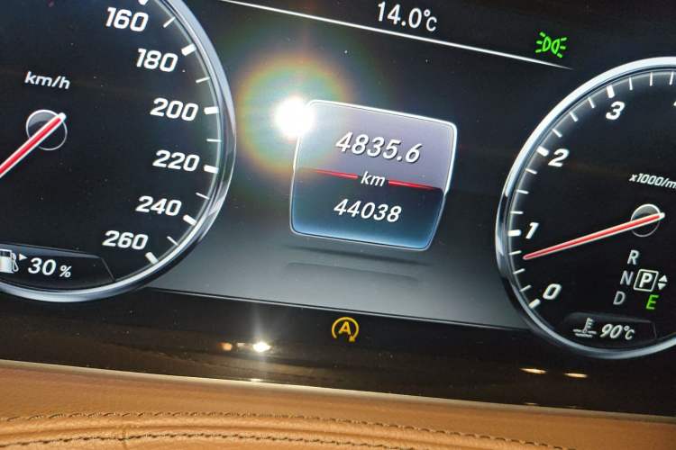 Used Mercedes-Benz S-Class 2014 S 320 L Luxury Model Odometer Close Up