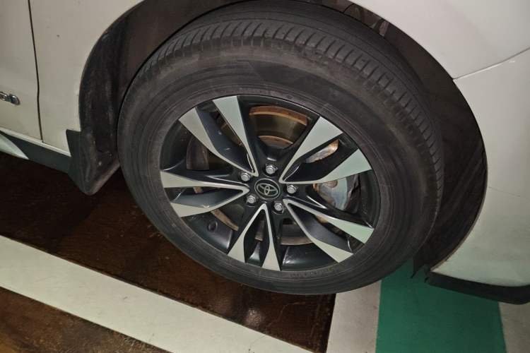 Used Toyota Granvia 2023 2.5L Hybrid Luxury Edition Right Front Wheel Hub