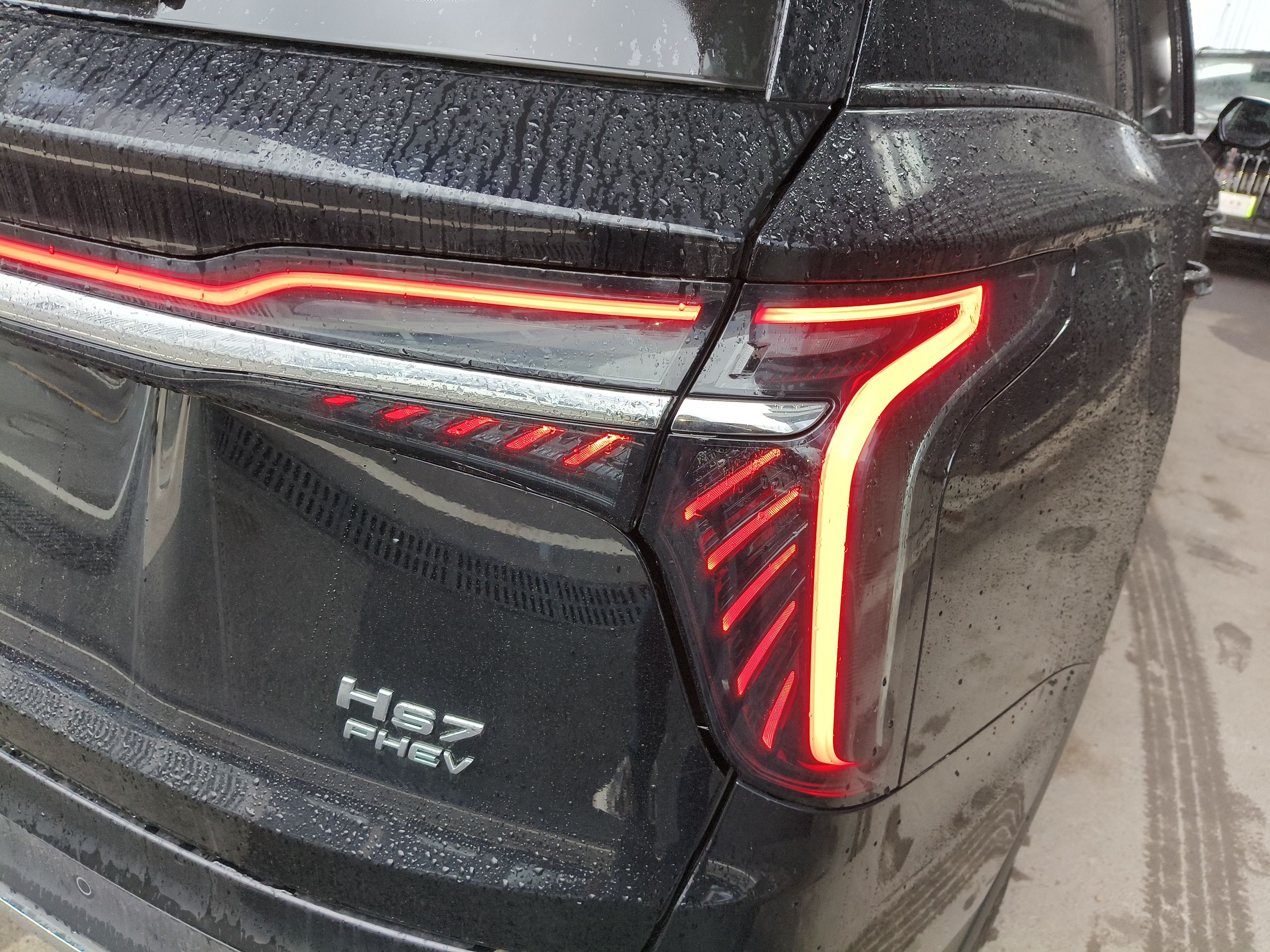 Hongqi HS7 PHEV 2024 2.0T PHEV Four-Wheel Drive Flagship Edition 6 Seats — снимка 9