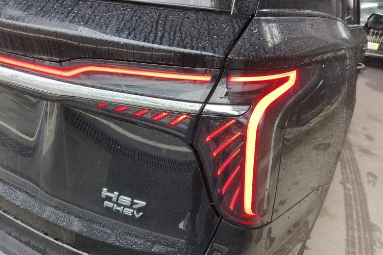 Used Hongqi HS7 PHEV 2024 2.0T PHEV Four-Wheel Drive Flagship Edition 6 Seats Right Rear Taillight