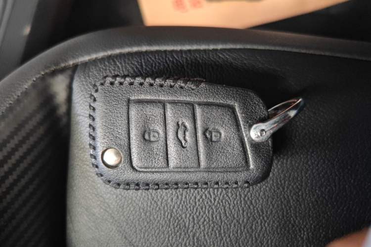 Used Volkswagen T-ROC 2021 280TSI DSG Two-Wheel Drive Comfort Connect Edition
