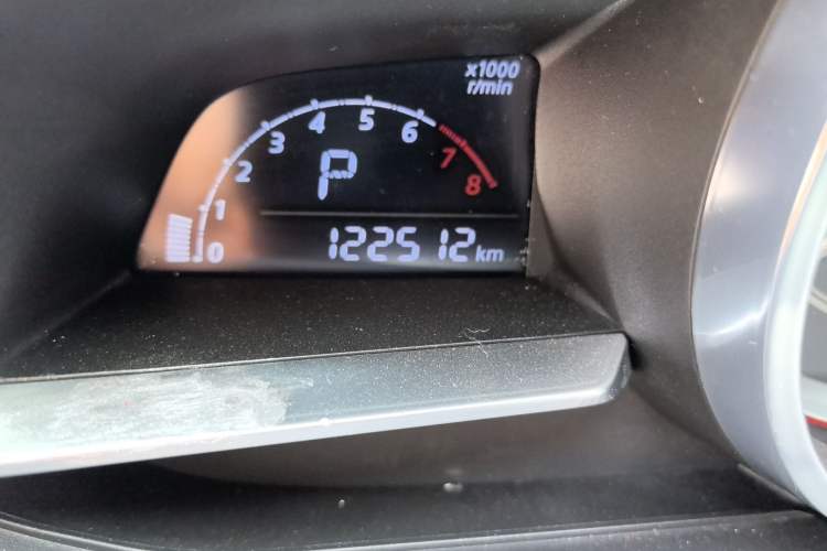 Used Mazda 3 Axela 2014 Sedan 2.0L Automatic Sport Model Odometer Close Up