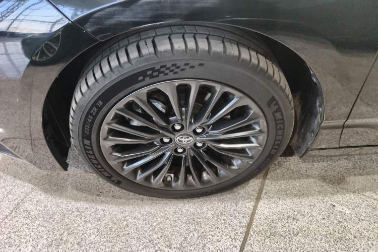 Used Toyota Avalon 2023 2.5L Touring Premium Edition Left Front Wheel Hub