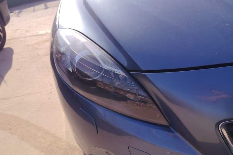 Used Volvo V40 2013 2.0T Zhiya Edition
