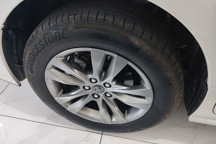 Used Toyota SIENNA 2023 2.5L Hybrid Comfort Edition Right Rear Wheel Hub
