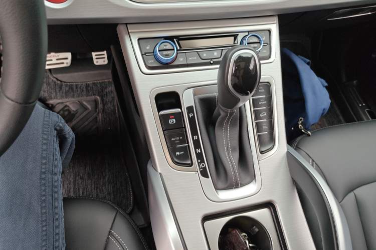 Used Geely Auto Emgrand X7 Sport 2016 1.8TD Automatic Smart Model Gear Lever