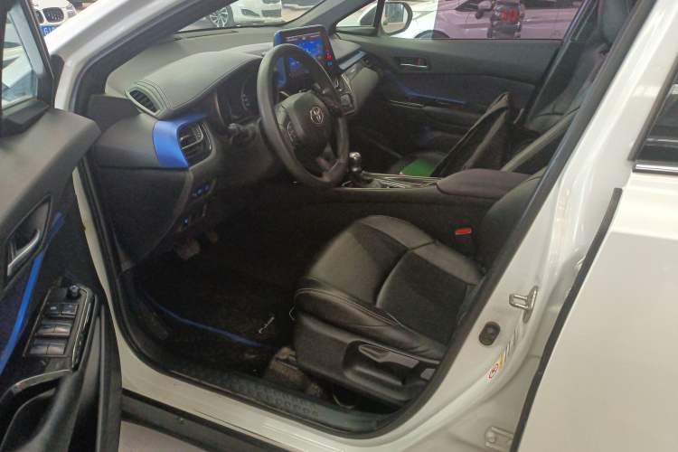 Used Toyota C-HR 2018 2.0L Leading with Sunroof China VI Standard
